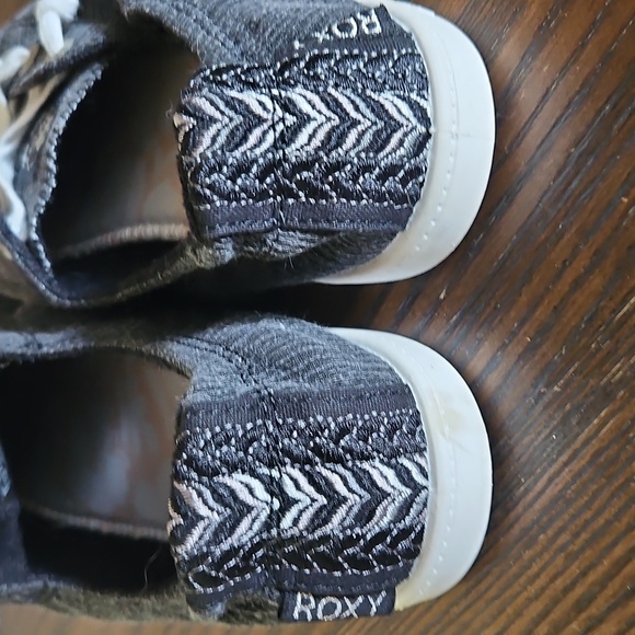Roxy NEW Women’s Size 7.5 Sneaker. Worn  Once. Smoke Free Home. - Picture 2 of 5